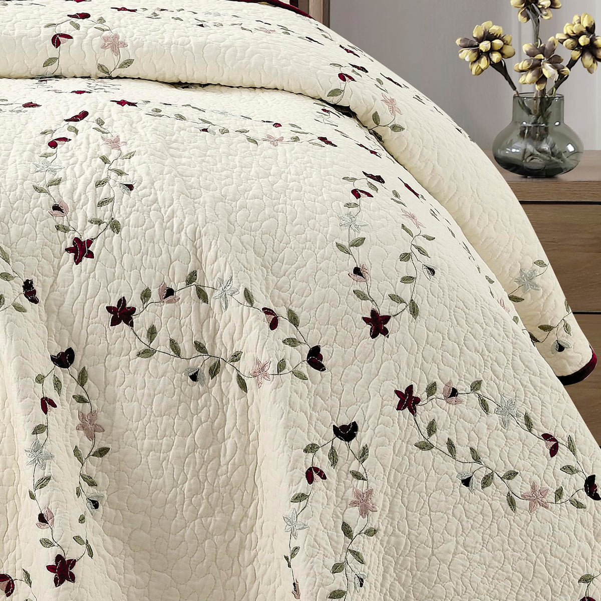 Embroidery Quilt Set, Cotton Material and Filling, with Tranditional Embroidery Patten, 3 Pieces Queen Set, Prewashed