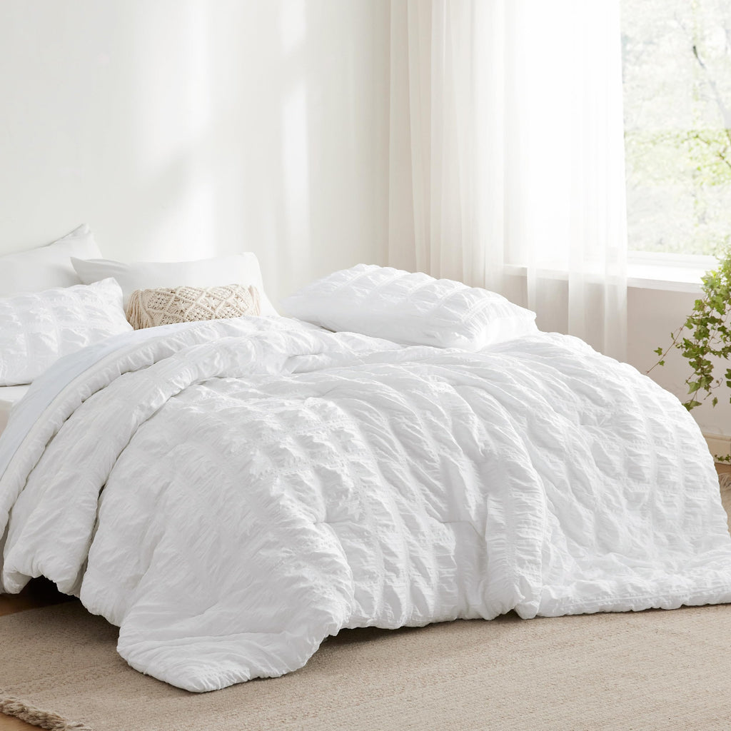 White Comforter Seersucker Bed in a Bag 7Pcs Soft Lightweight