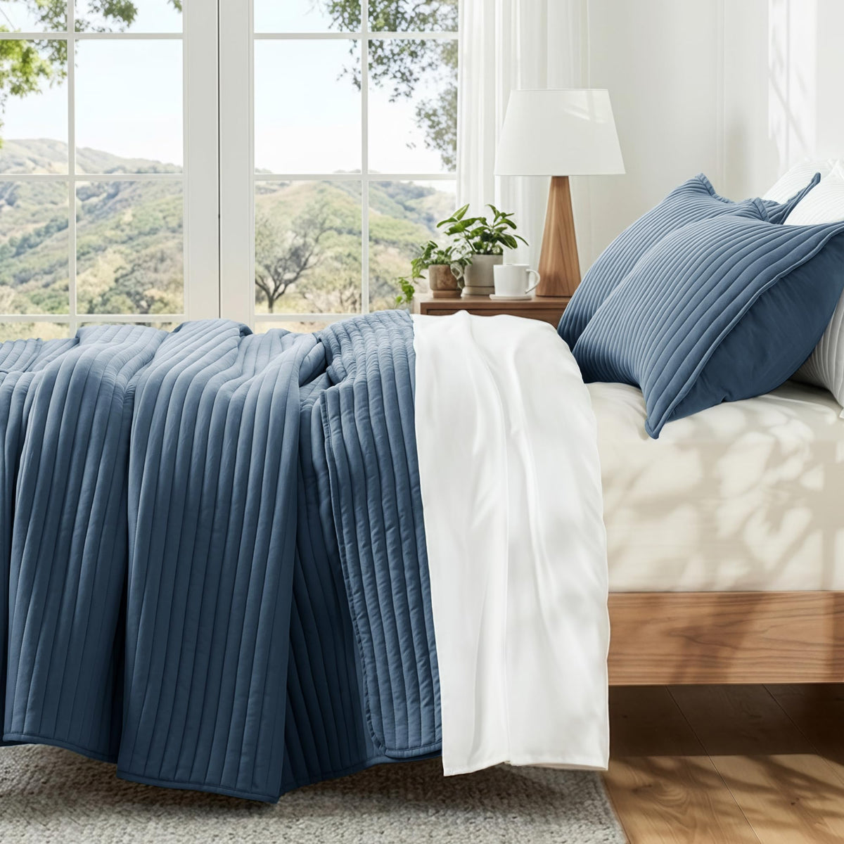Lightweight Stripe Quilted Quilt Bedding Set