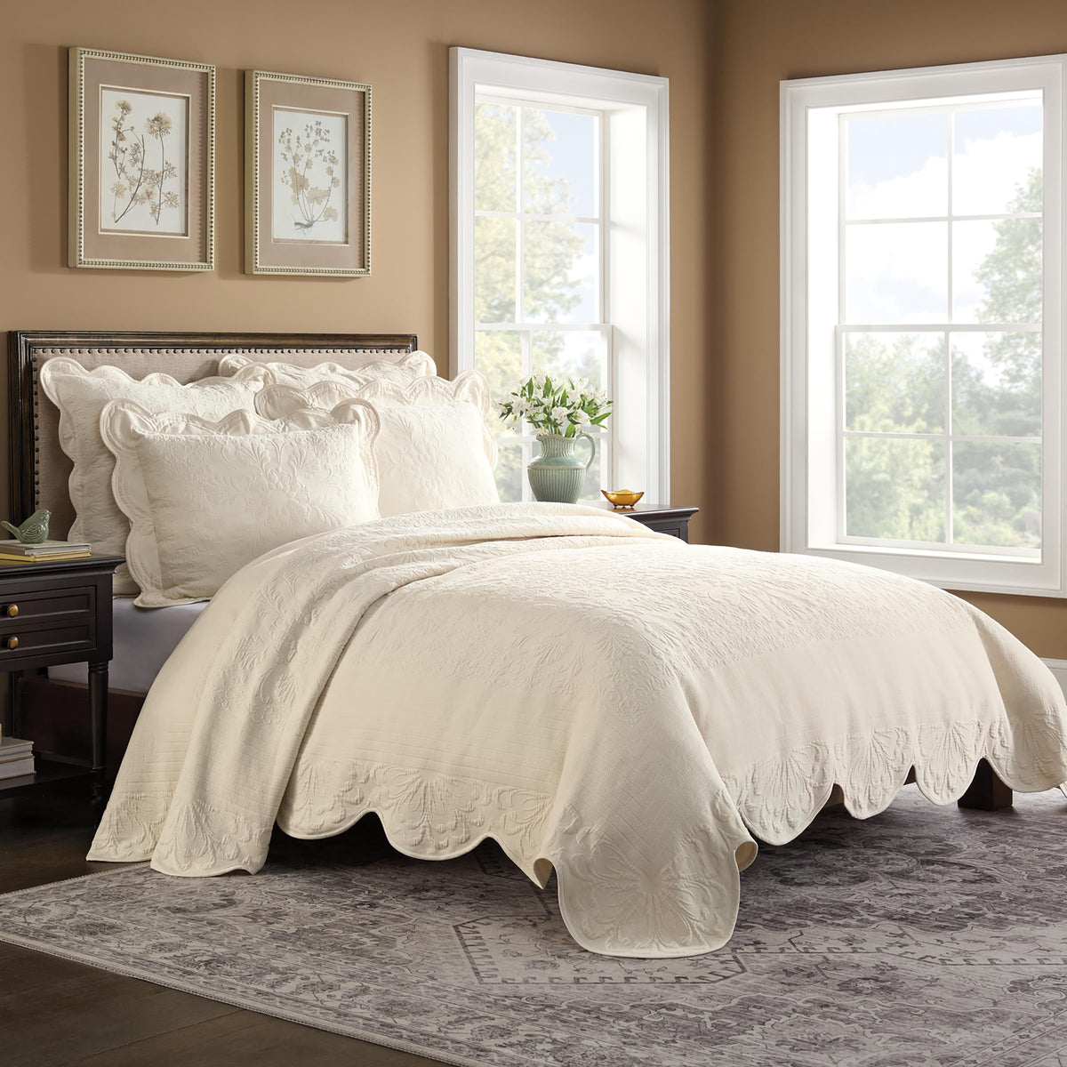 Charleston Charleston Estate Modern Farmhouse Floral Matelasse Bedspread with Scalloped Edges, 100% Cotton Breathable