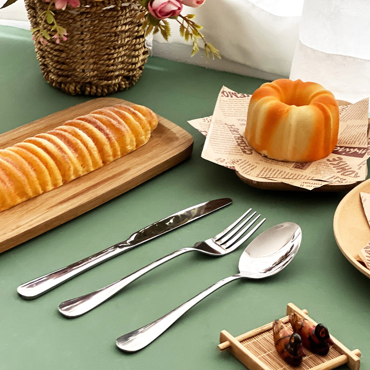 16 Piece Silverware Set with 8 Dinner Knives and 8 Dinner Forks,Flatware Set with Top Food Grade Stainless