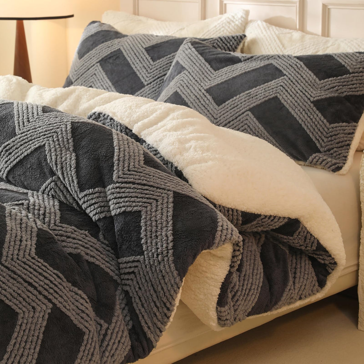 Tufted Boho Comforter Set King - Grey Fluffy Sherpa Bedding Set, Soft Fuzzy Jacquard Quilt Set, 3 Pieces Cozy Bed Set