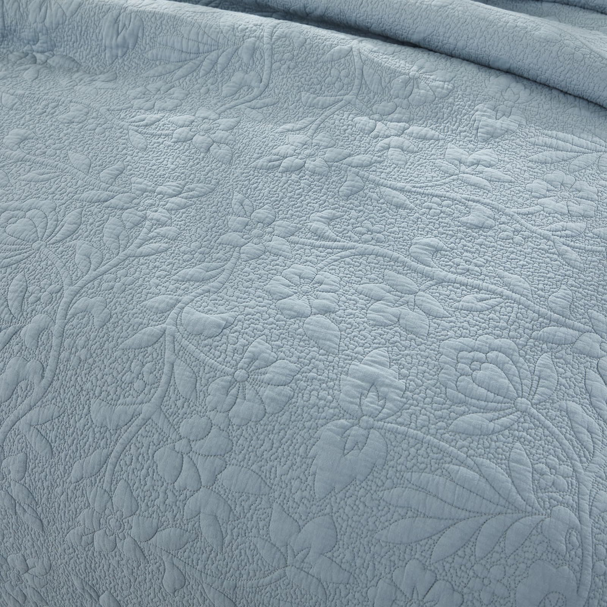 Queen Size Quilt Set Cotton Shabby Chic Bedding Light Blue Floral Vine Cottage Matelasse Coverlet Set Ruffle