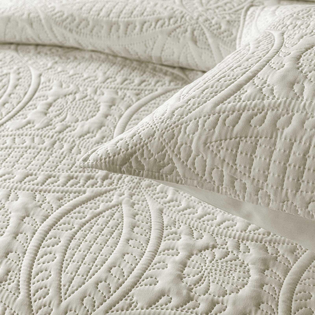 3-Piece Quilt Set with Ruffle, Lightweight Soft Quilt Geometric Bedspread Coverlet with 2 Pillow