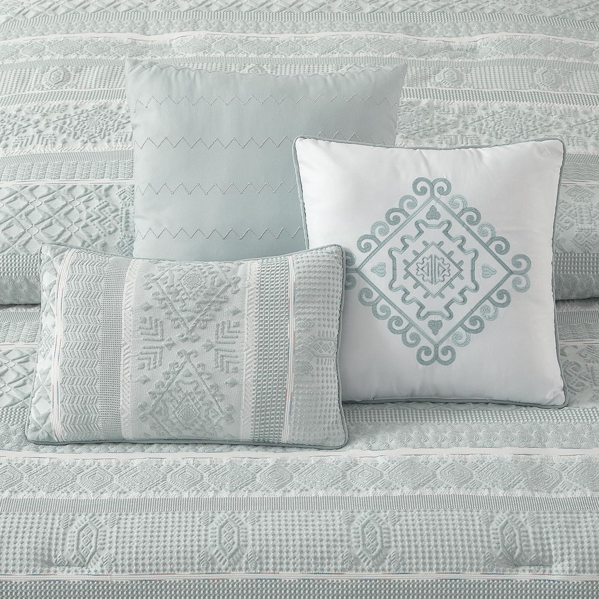 7 Piece Comforter Set, Dusty Green, Elegant Jacquard with Patchwork, Stylish and Cozy Bedding Collection