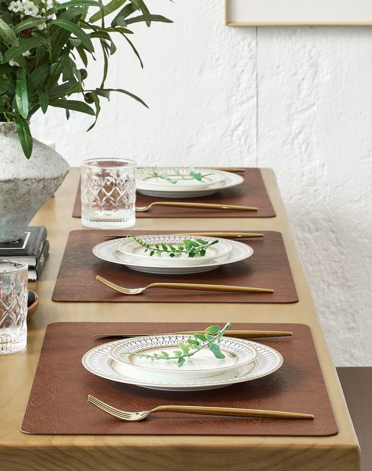 Reversible Faux Leather Placemats Set of 4, 12x17 Inch, Heat Resistant Waterproof Non-Slip Table Mats for Dining