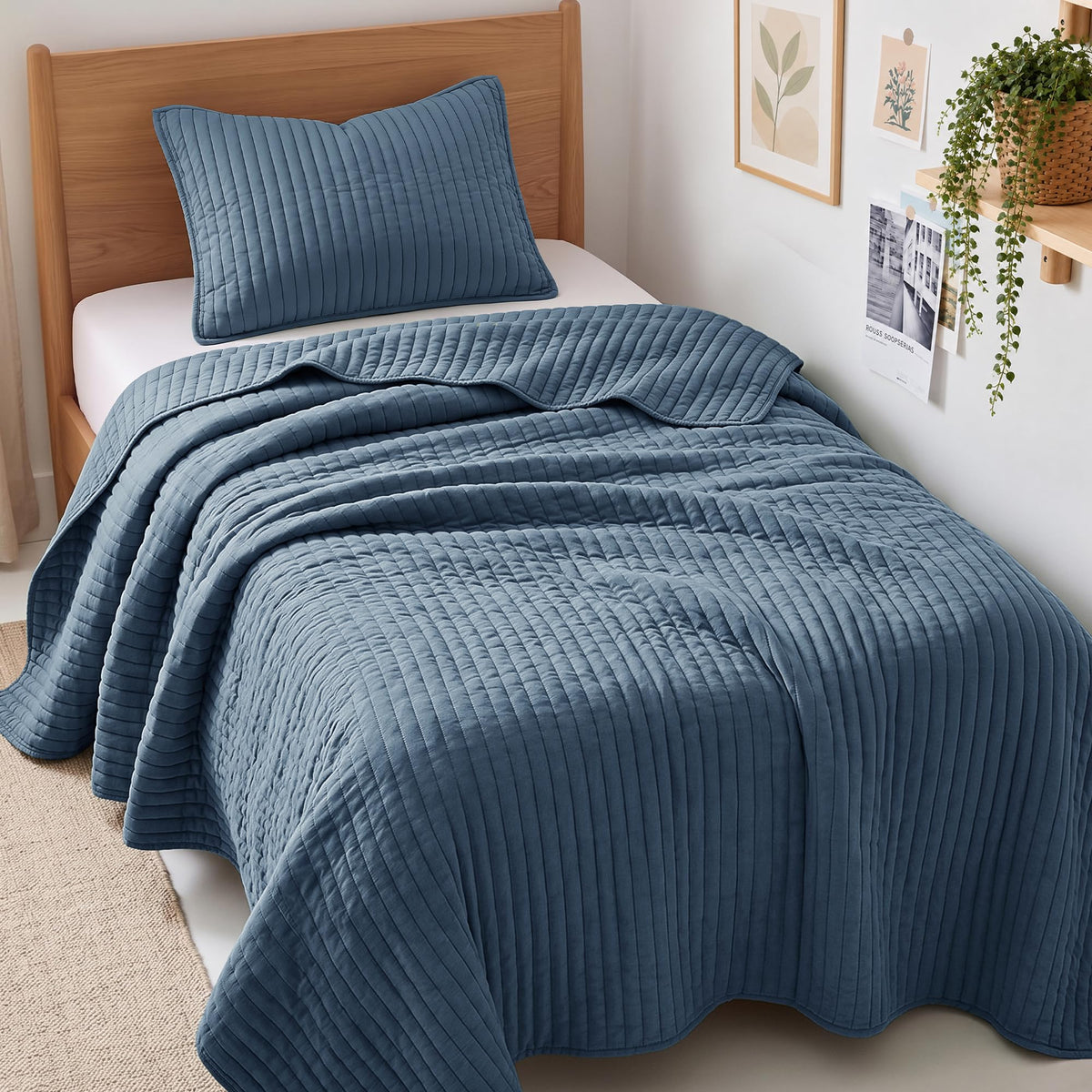 Lightweight Stripe Quilted Quilt Bedding Set