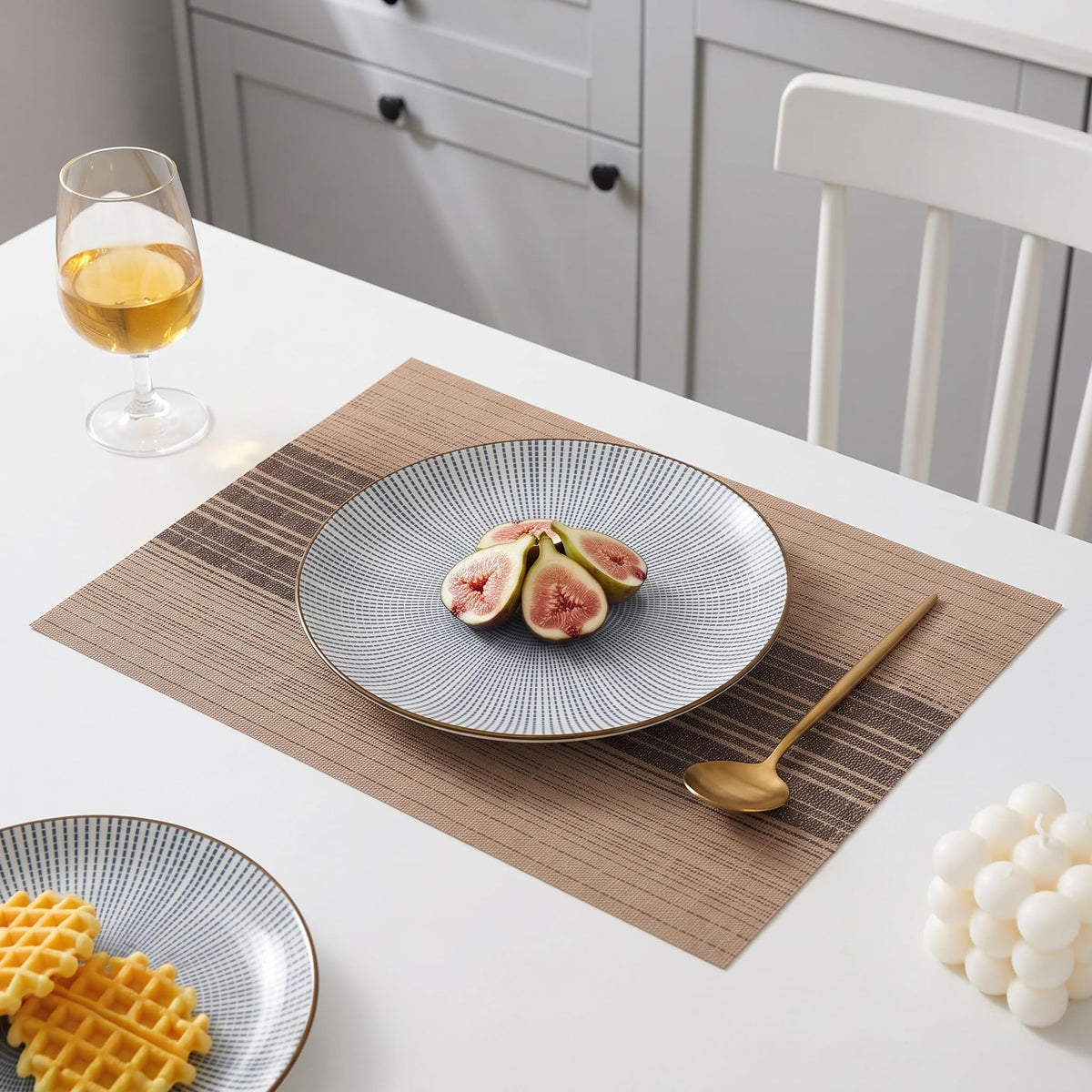Placemats Set of 8, Washable Vinyl Woven Placemats, Heat Resistant & Wipeable Table Mats Dining Table (Brown)