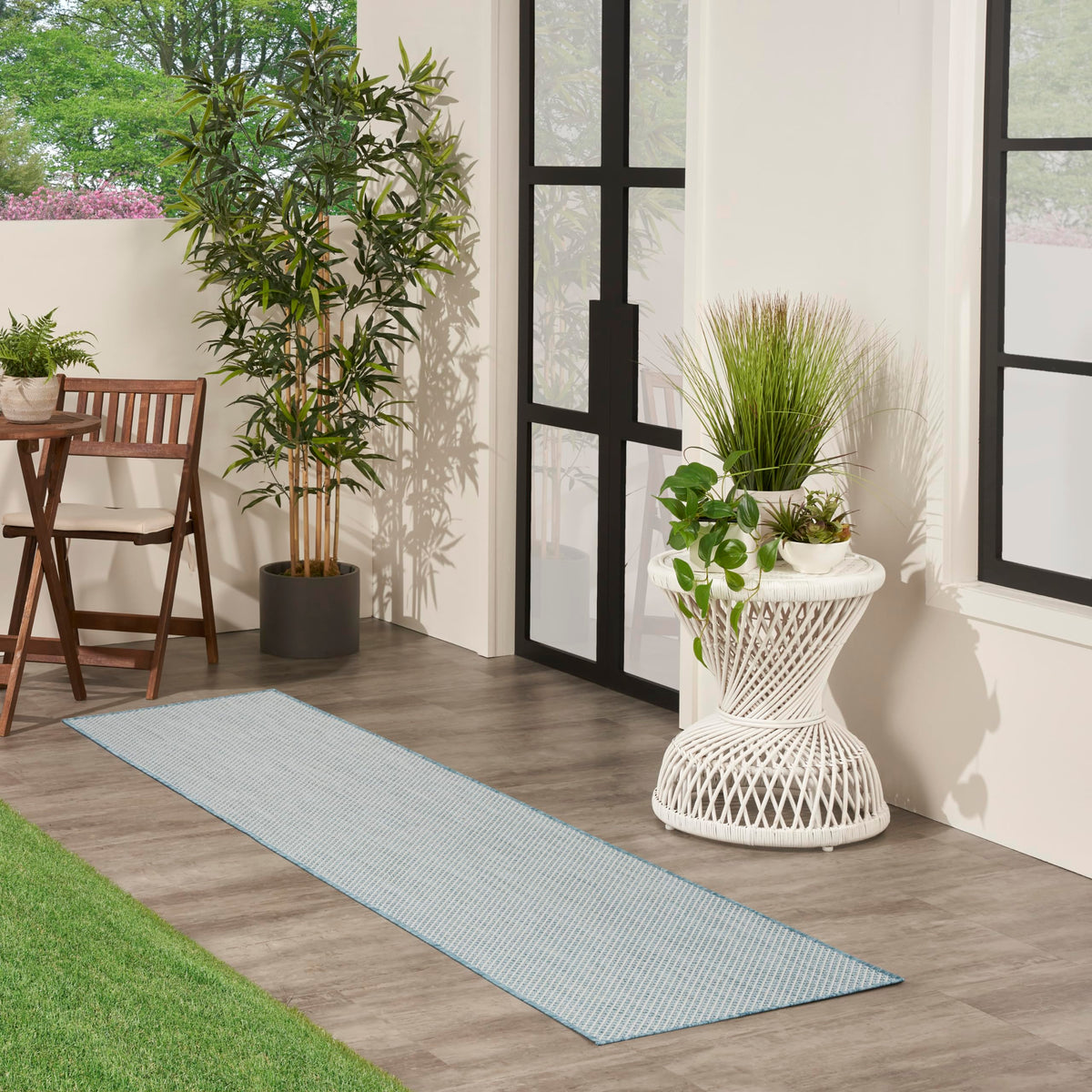 Courtyard 8' Runner Indoor/Outdoor Serged Edges Runner Ivory Aqua
