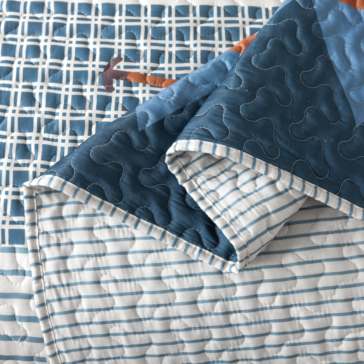 Wildlife Fish Quilt Set, Cabin Bedding, with 2 Shams
