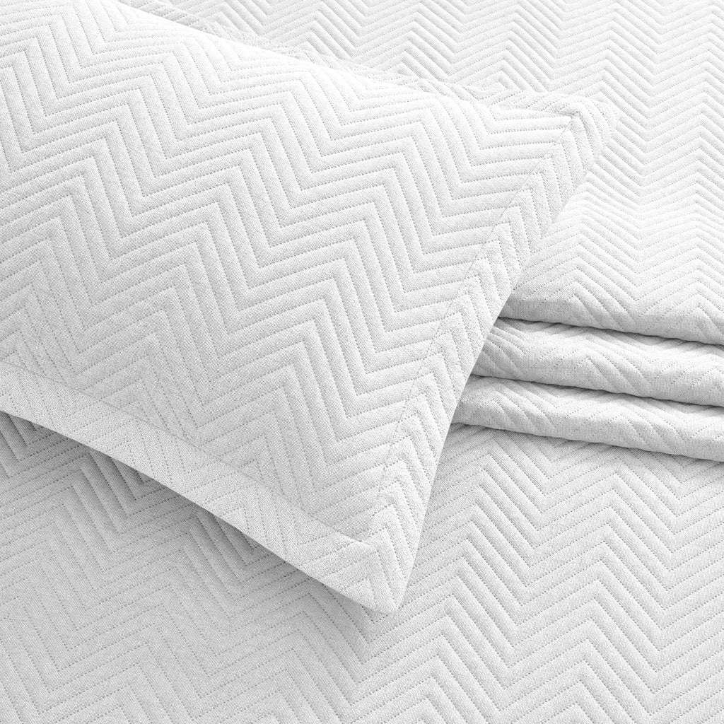 Quilt Bedding Set White Bedspread Wave