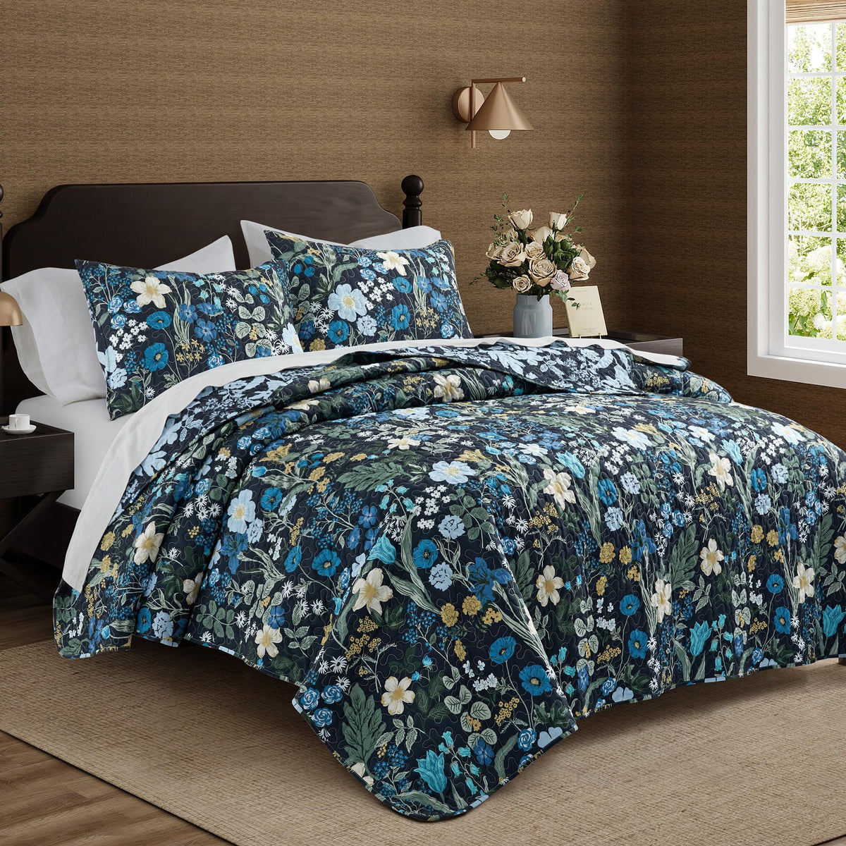 Blooming Floral Quilt Set, Reversible Botanical Flower Bedspread Coverlet, Lightweight Soft Quilted