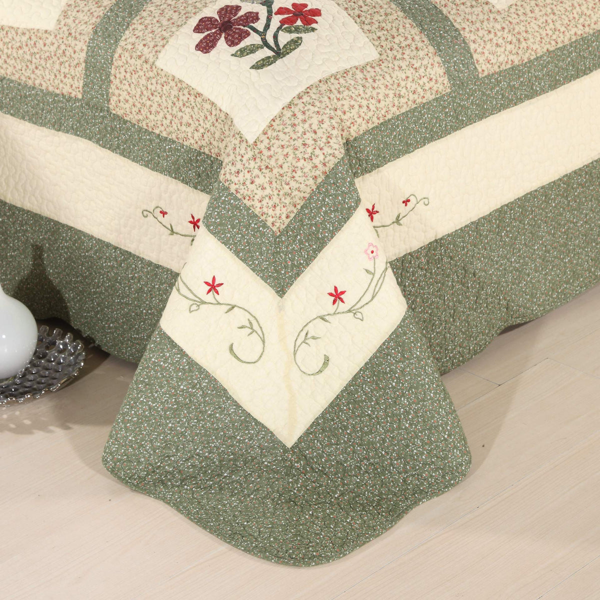 Farmhouse Green 3 Piece Embroidered Floral Quilted Bedspread Quilt Set 100% Cotton Reversible Patchwork Coverlet Set