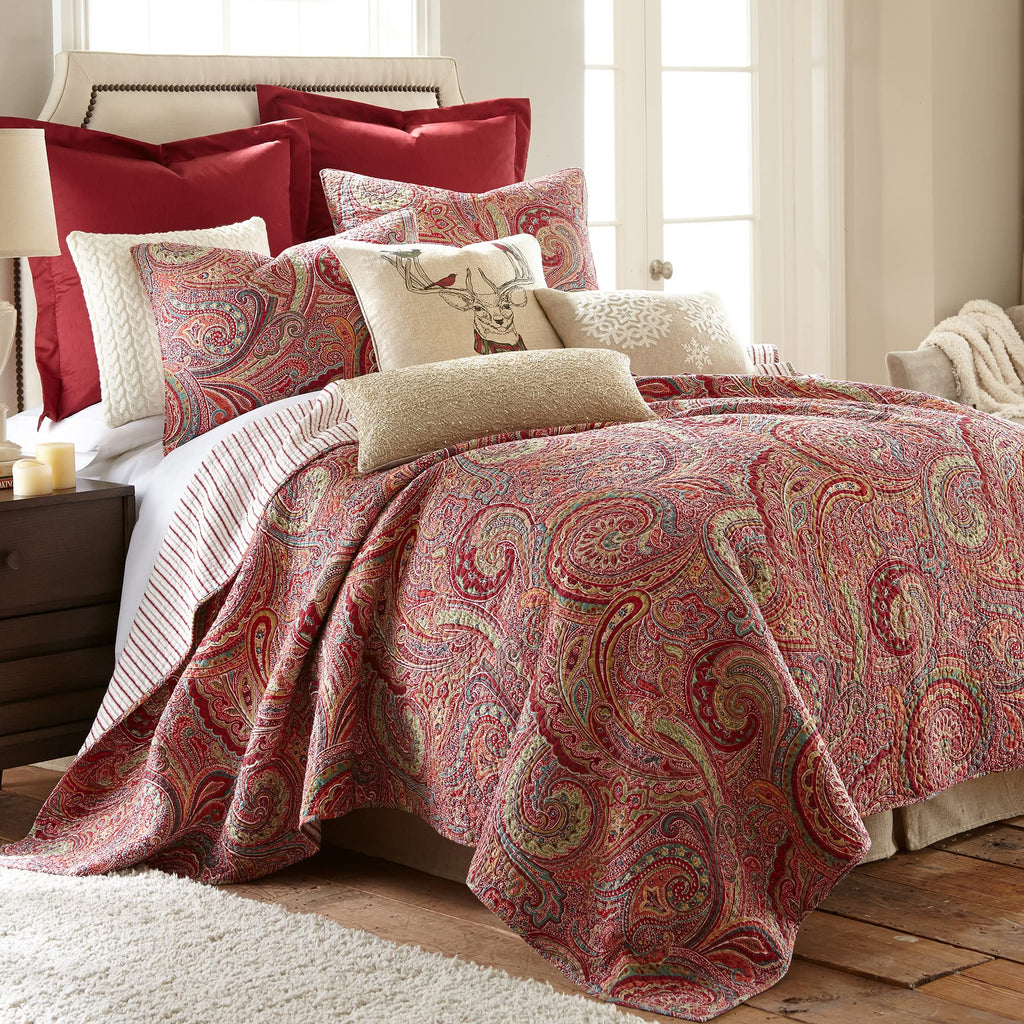 Spruce Red Quilt Set - Quilt (88x92in.) + Two Standard Pillow Shams (26x20in.) - Paisley Pattern in