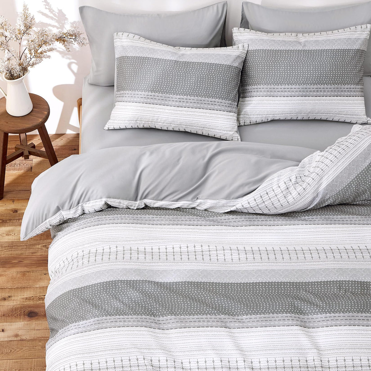 Striped Comforter Set, Farmhouse Boho Style with Rustic Textured Colorblock Stripe Pattern, Soft Lightweight Bedding