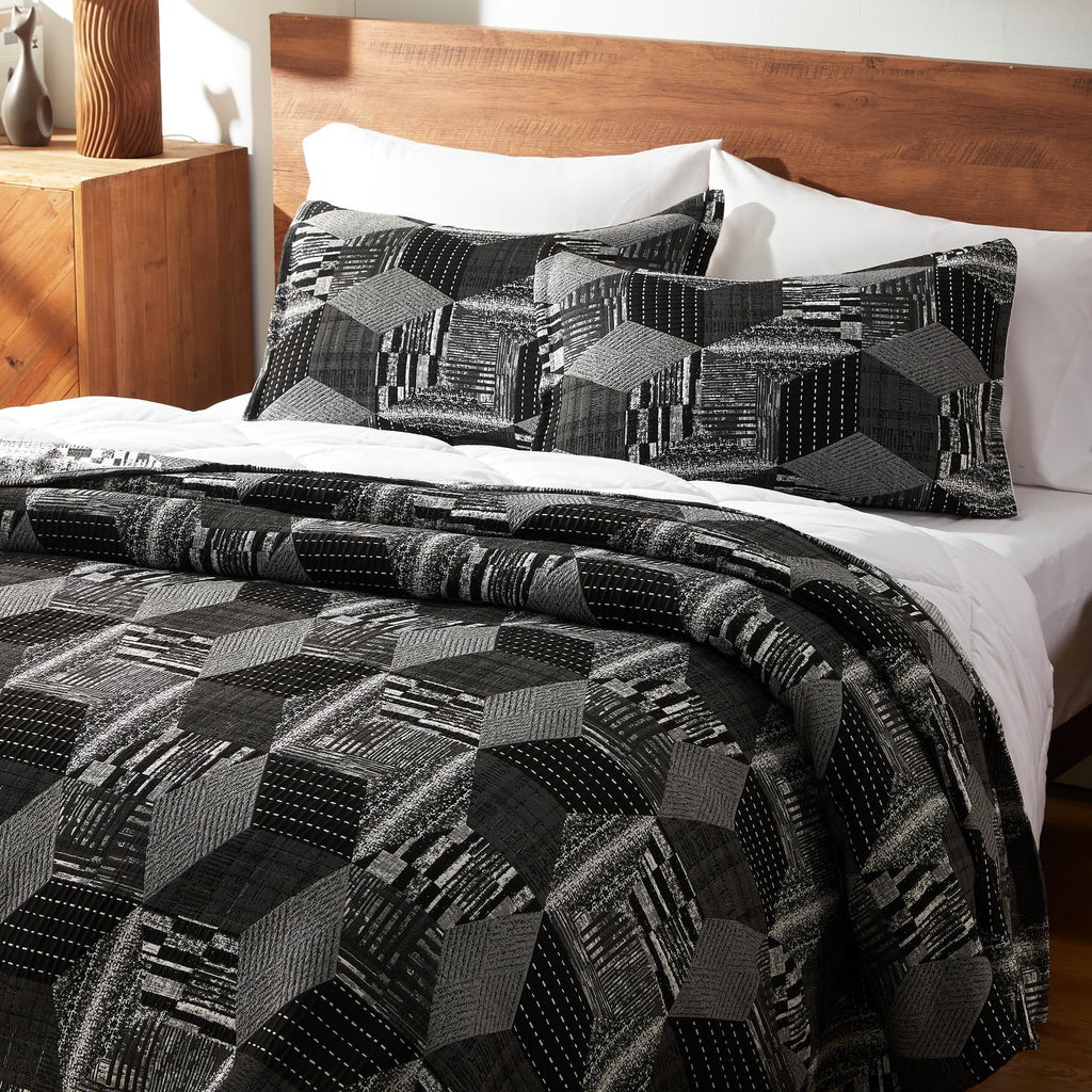 Geometric Jacquard Quilt Set Size 3 Pcs Ultra Soft Lightweight Quilts with 2 Pillow Shams Bedspread