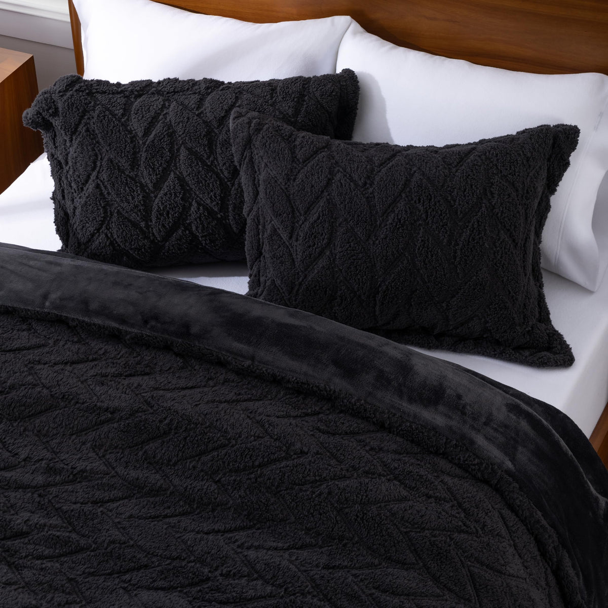 Sherpa & Velvetloft Comforter Set, Luxuriously Warm Fleece Reversible Microfiber Plush Bedding Set with 1
