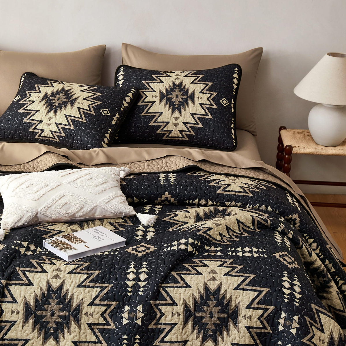 Quilt Set, Southwestern Rustic Farmhouse Style with Aztec Geometric Pattern, Reversible Lightweight Bedspread