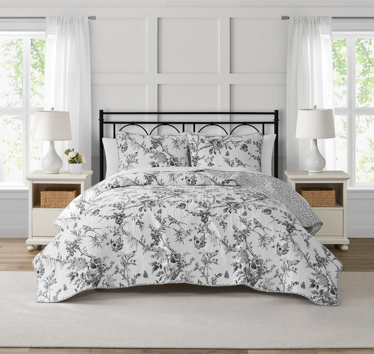 Resort Chantilly Toile Floral Black 3-Piece All-Season Reversible Cotton Quilt Set