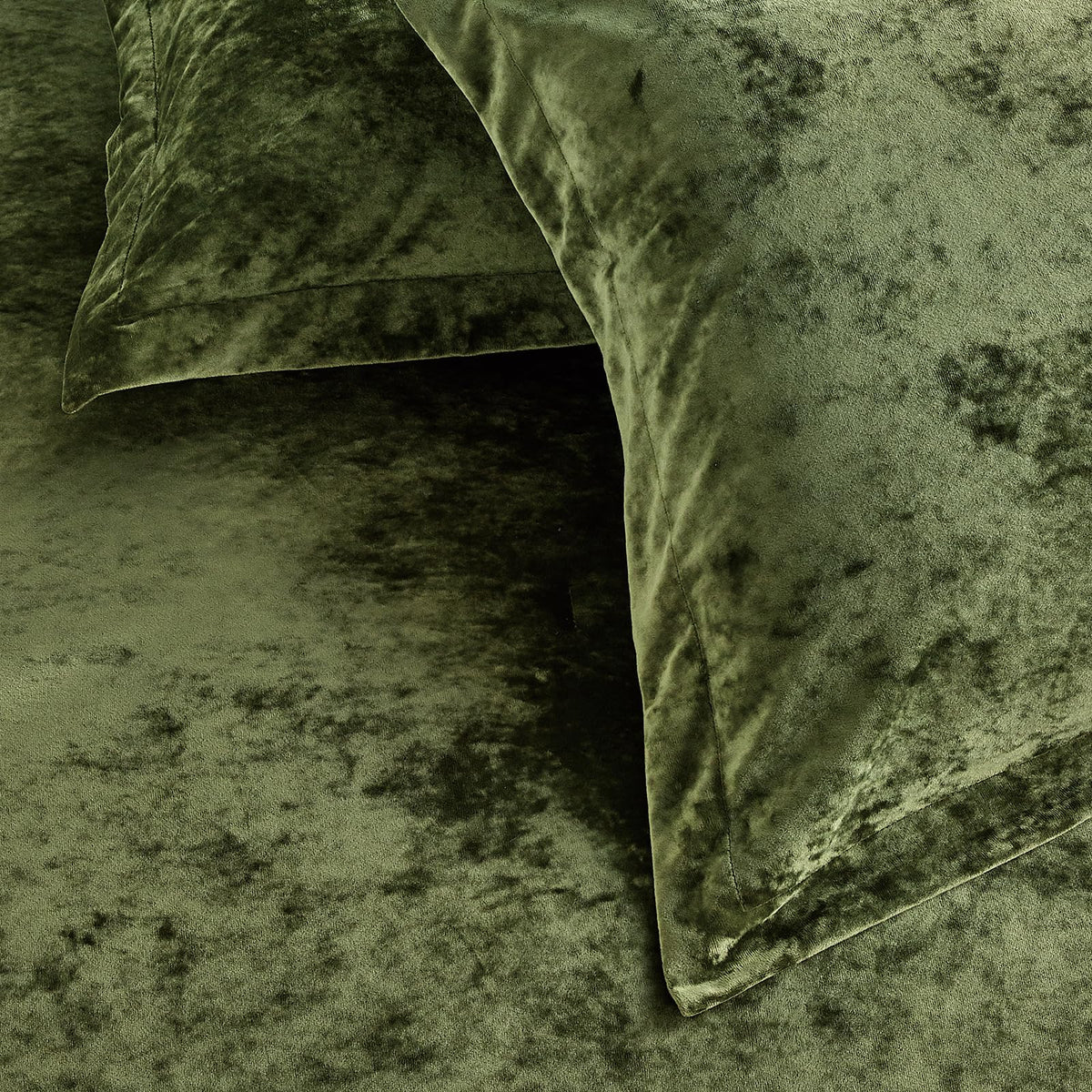 Luxury Velvet Comforter Set, 3 Pieces Reversible Comforters with 2 Pillow Shams, Brushed Solid