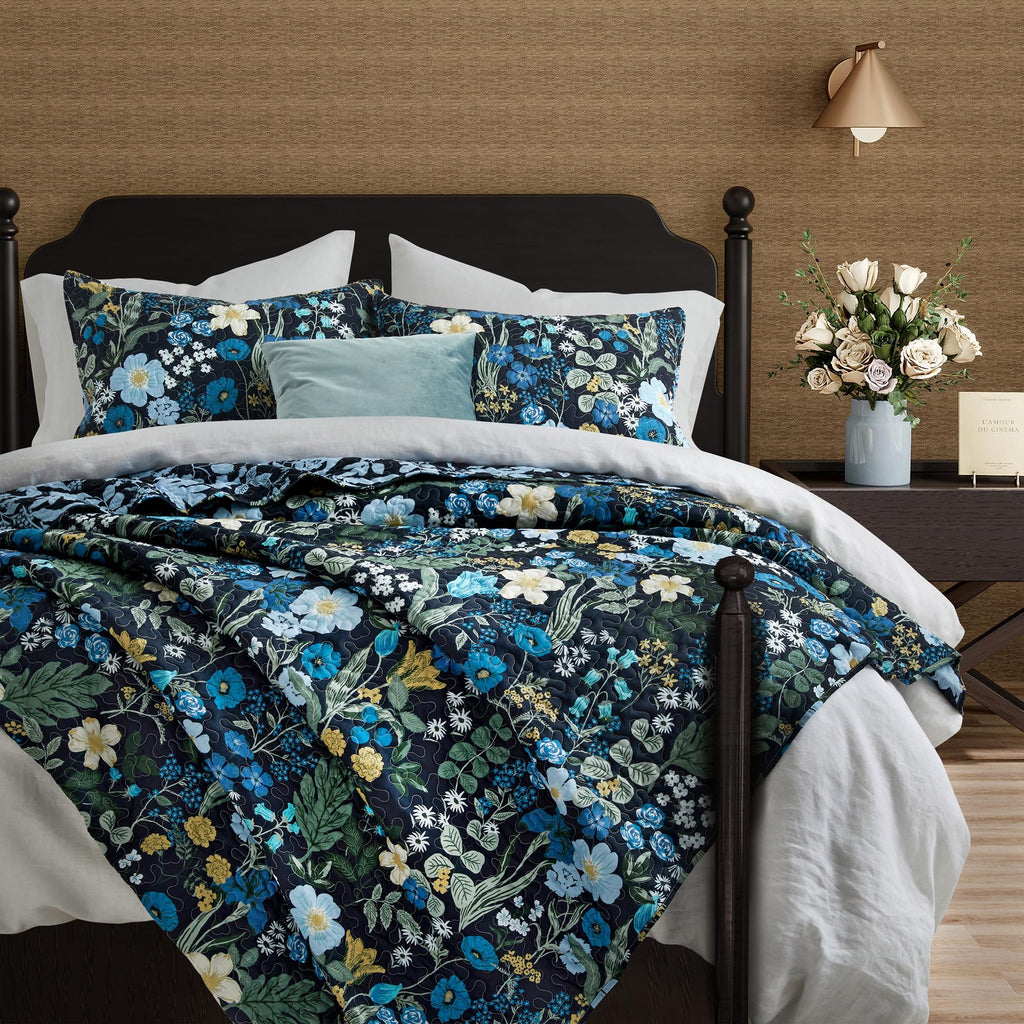 Blooming Floral Quilt Set, Reversible Botanical Flower Bedspread Coverlet, Lightweight Soft Quilted