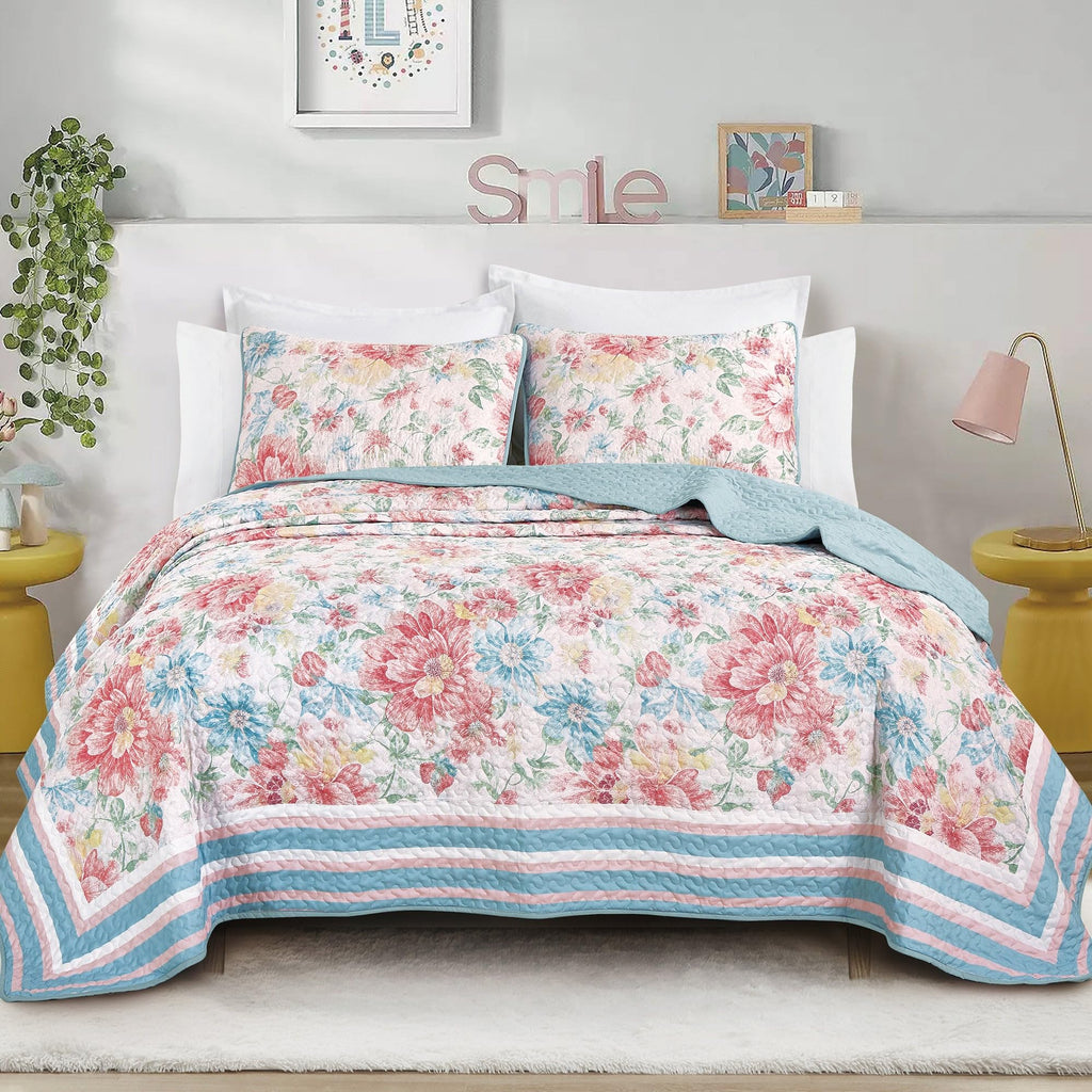 Farmhouse Floral Quilt Set, Lightweight Coverlet with Shams