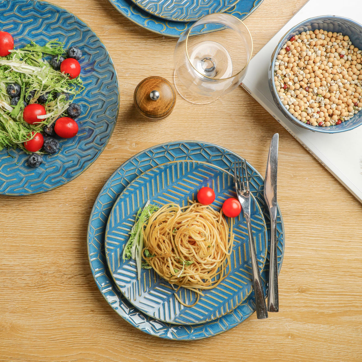 Ceramic Dinnerware Sets for 4, 16 Pieces Embossed Plates and Bowls Sets, Scratch Resistant Dish Set, Microwave, Oven