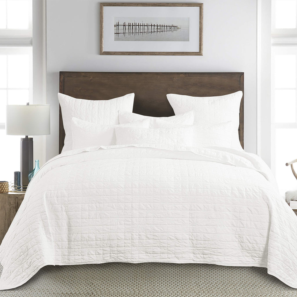 Bowie Bedspread Set -King Bedspread + Two King Pillow Shams - Microfiber Jacquard - Geo Floral - White - Bedspread