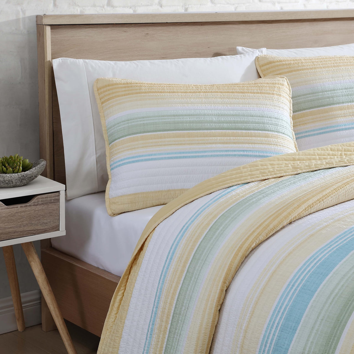 Coralinn Striped 3-Piece Lightweight Quilt Set