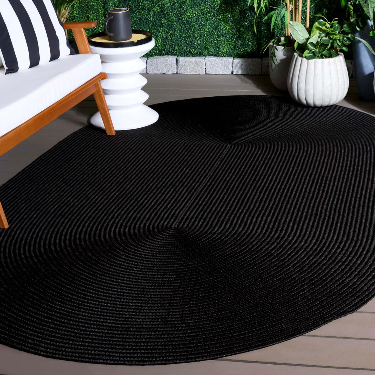 Braided Indoor/Outdoor Washable Oval Rug, Black BRD315Z