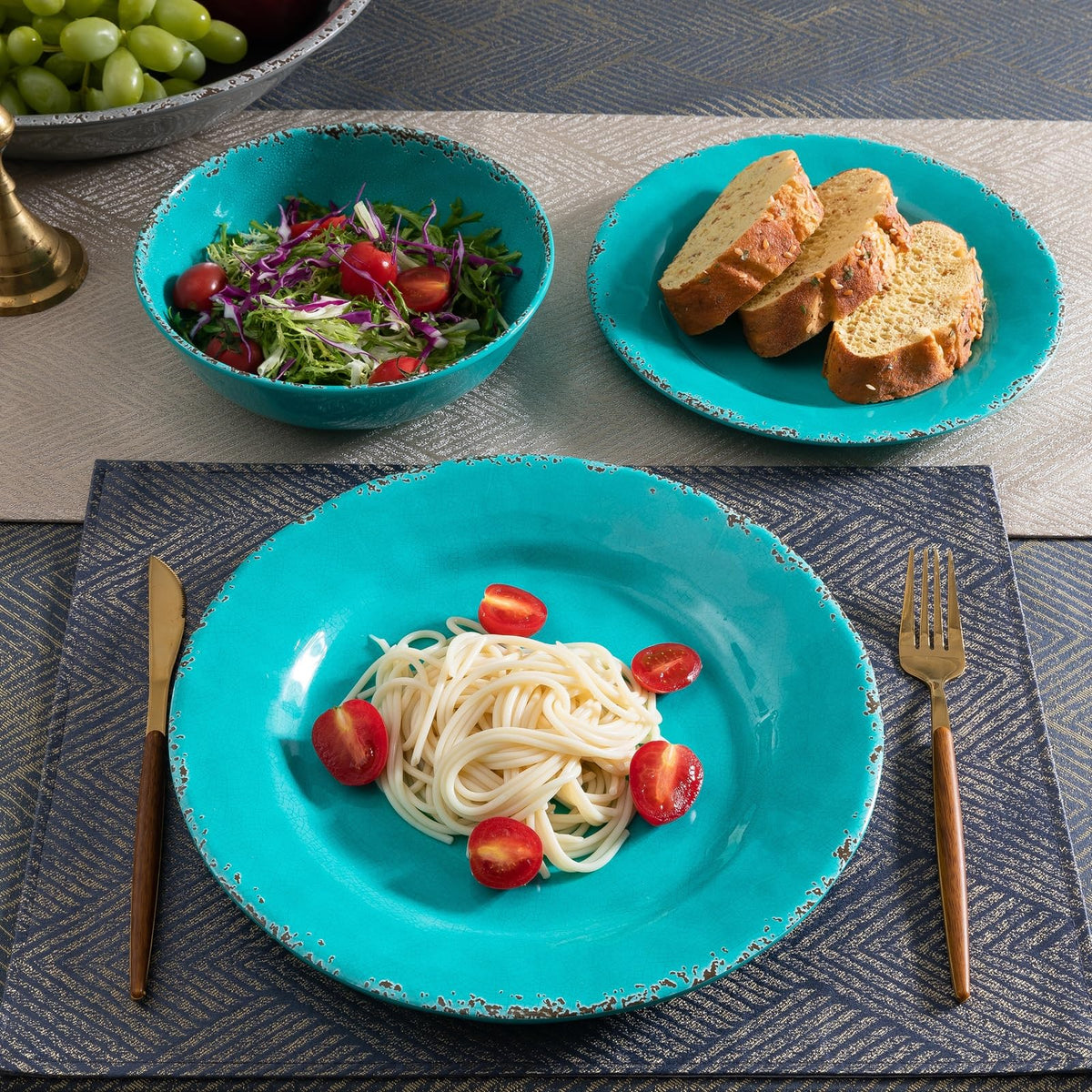 12 Piece Farmhouse Vintage Melamine Plates and Bowls Set, set of 4