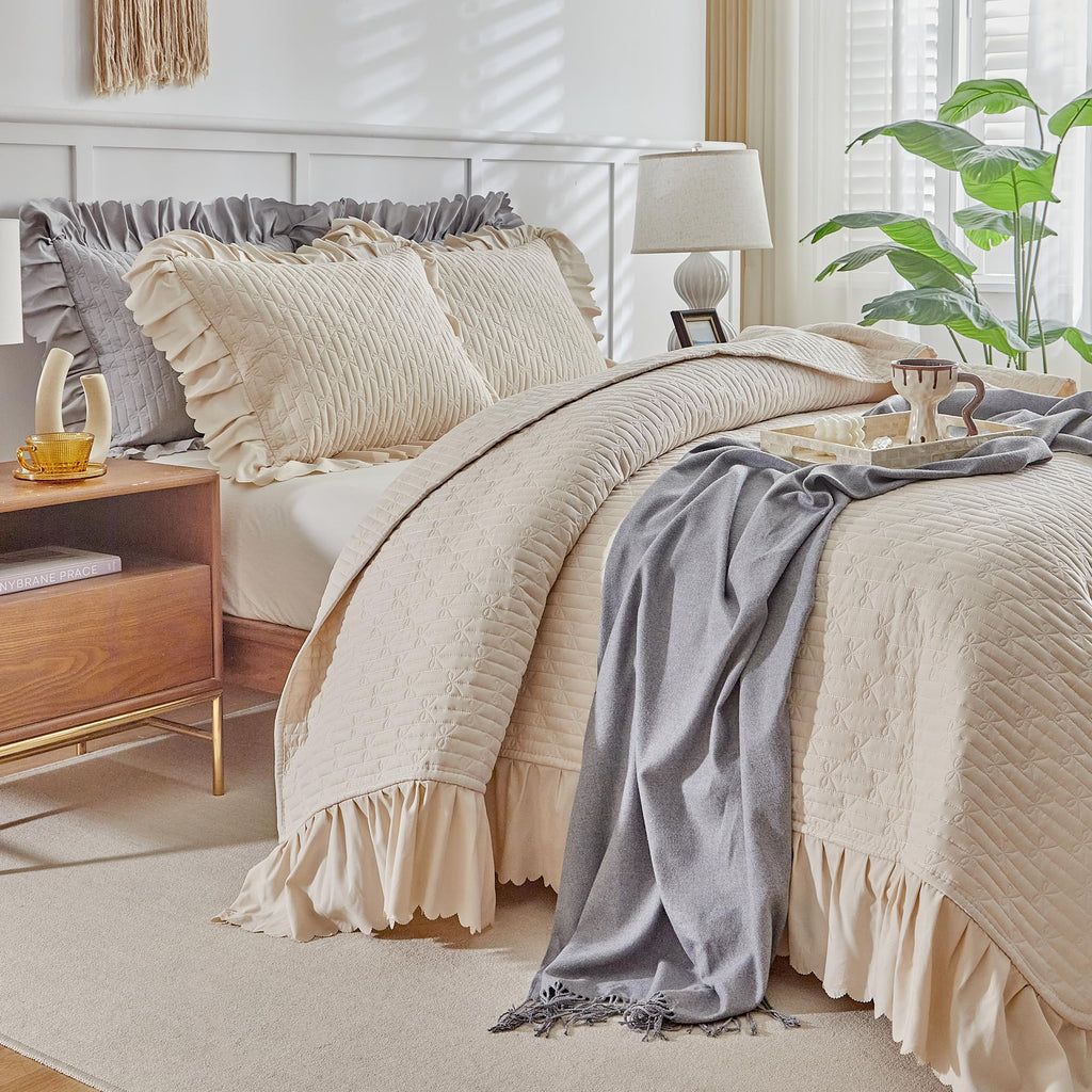Ruffled Quilt Bedding Set 96 * 108 in - 3 Pieces Solid Shabby Chic Farmhouse Ruffles Rustic Coverlet
