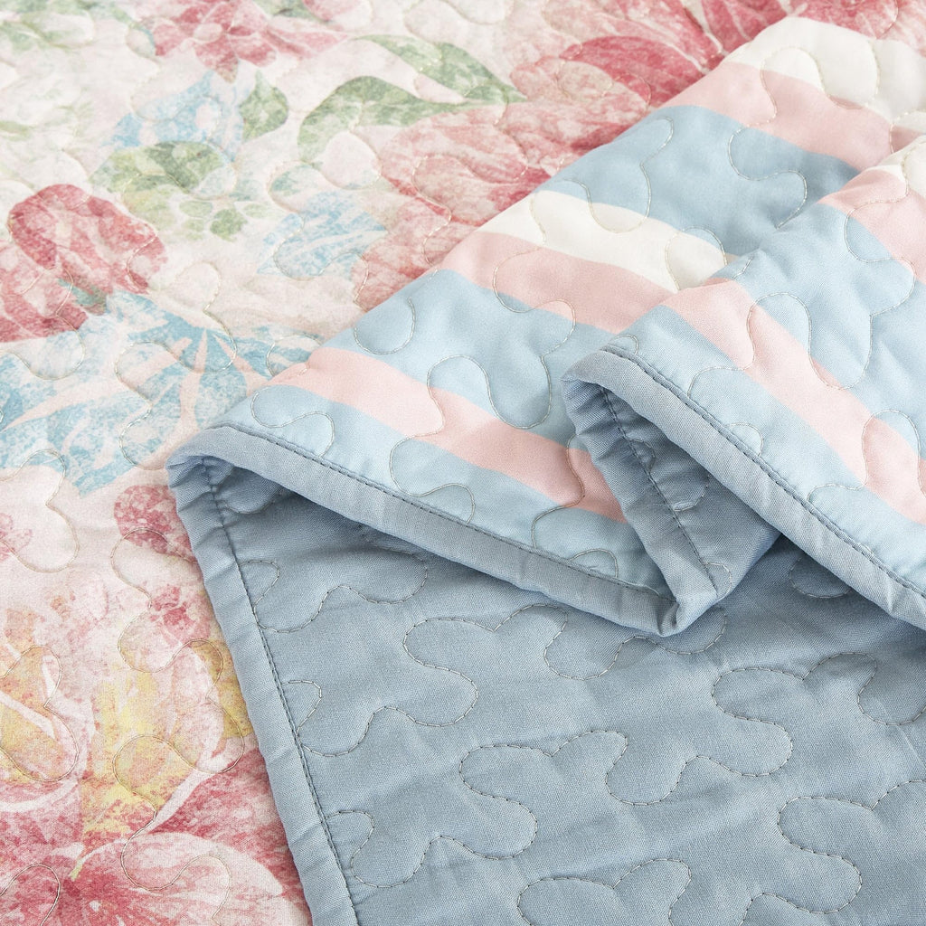 Farmhouse Floral Quilt Set, Lightweight Coverlet with Shams