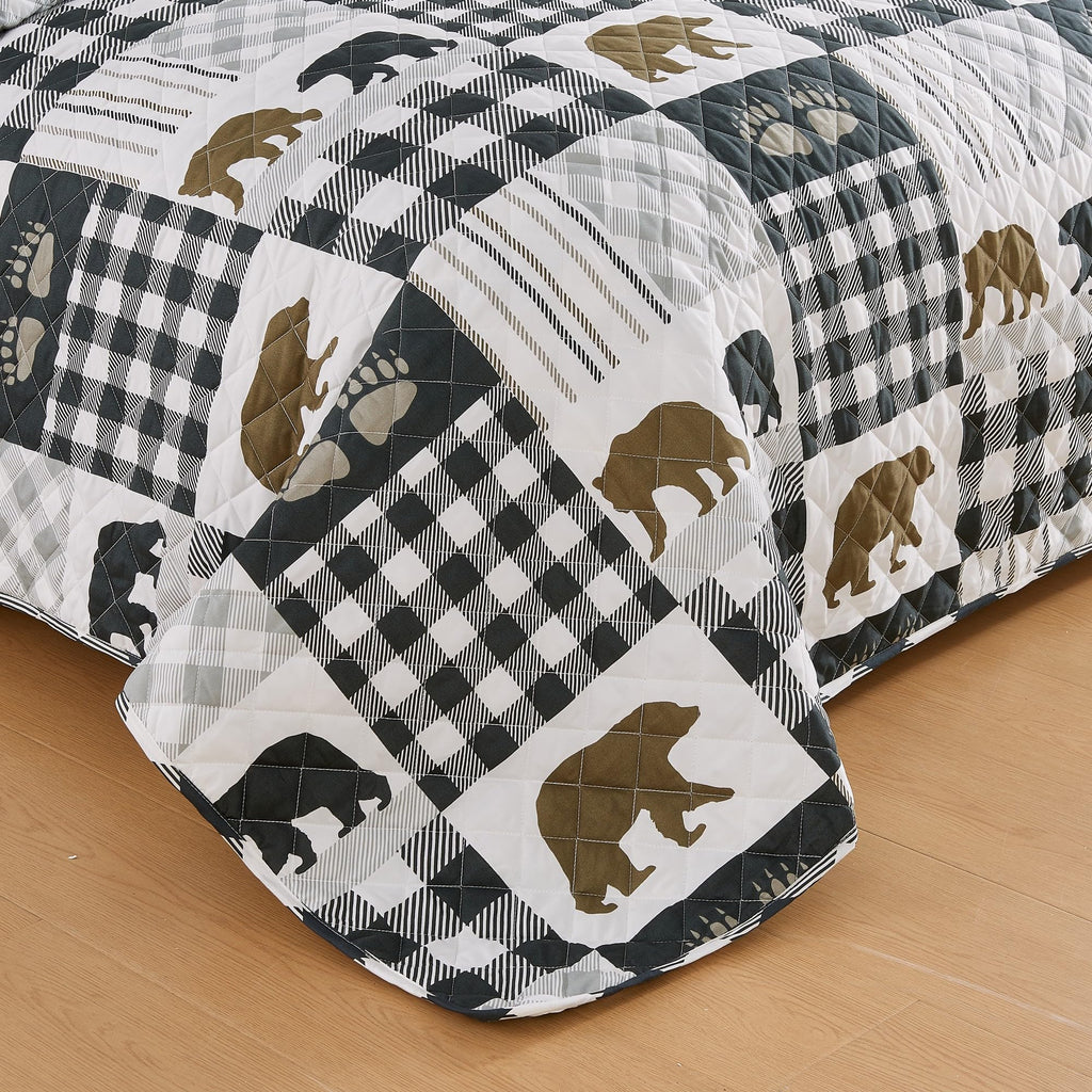 Rustic Quilts | 2-Piece Cabin Comforter Set with Sham | Reversible Lodge Bear Bedding for All Season