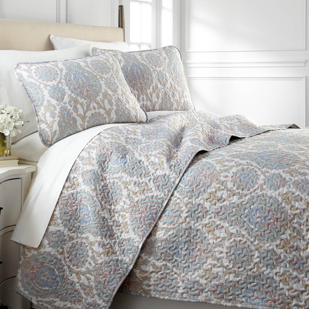 Oversized Queen Quilt Set w/ 2 Quilted Pillow Shams, Aqua Paisley Bedspread