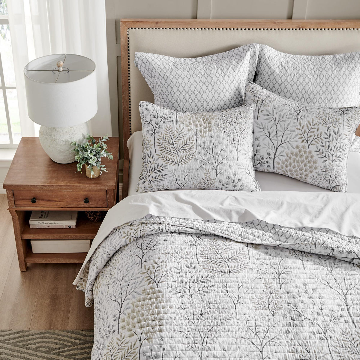 English Forest Natural Reversible Quilt Set (68x86in) with 1 Pillow Sham (26x20in) - Floral - Taupe Grey