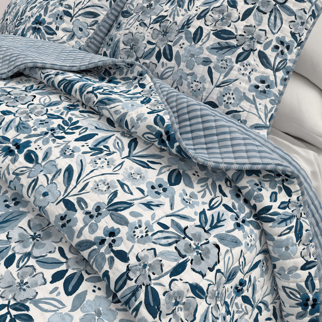 Floral Quilt Set - 3-Piece Size Coastal Bloom Bedding Set - Lightweight, All-Season, Reversible