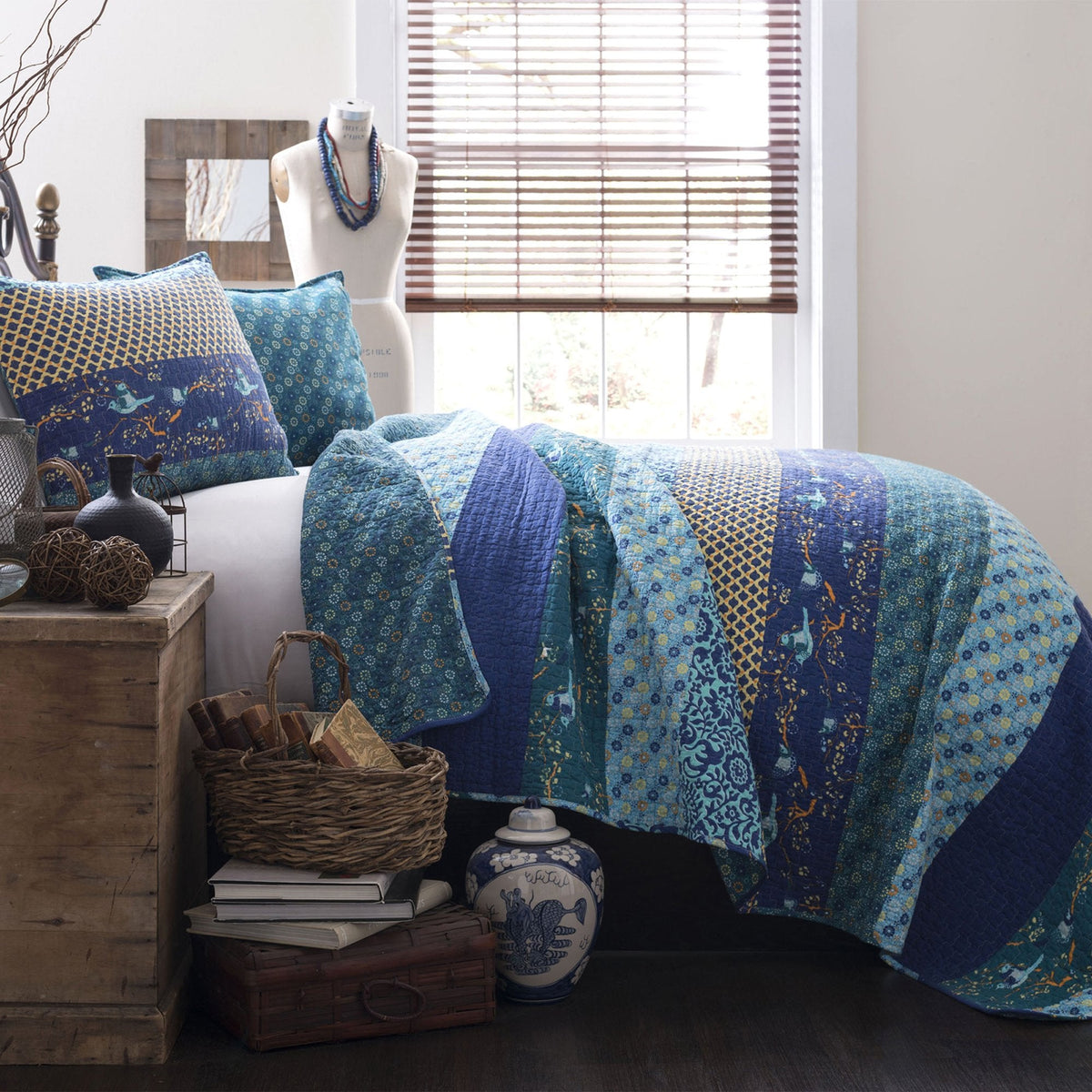 Royal Empire Reversible Cotton Quilt Set, 3 Piece Set, Peacock - Striped Bedding Set - Floral Quilt
