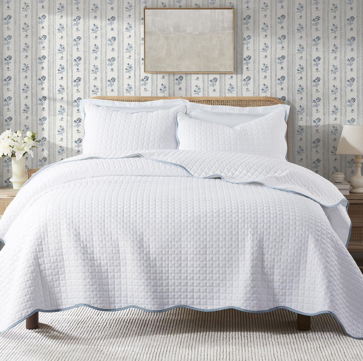 White Quilt Bedding Set, Scalloped Farmhouse Country Rustic Lightweight Soft Coverlet, Cute Cozy Kantha