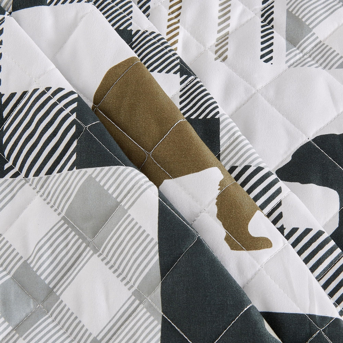 Rustic Quilts | 2-Piece Cabin Comforter Set with Sham | Reversible Lodge Bear Bedding for All Season