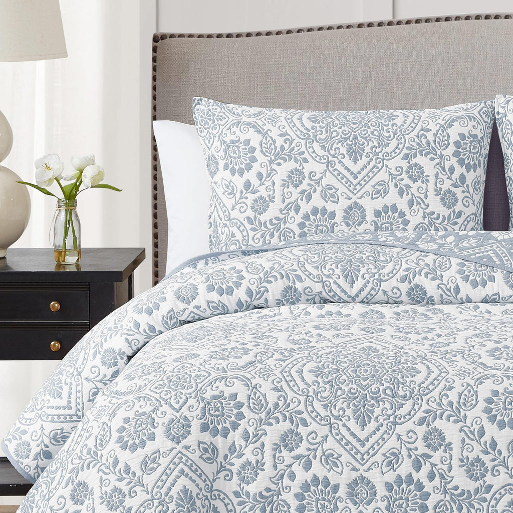 Deena Blue 3-Piece Soft Matelasse Jacquard Quilt Set