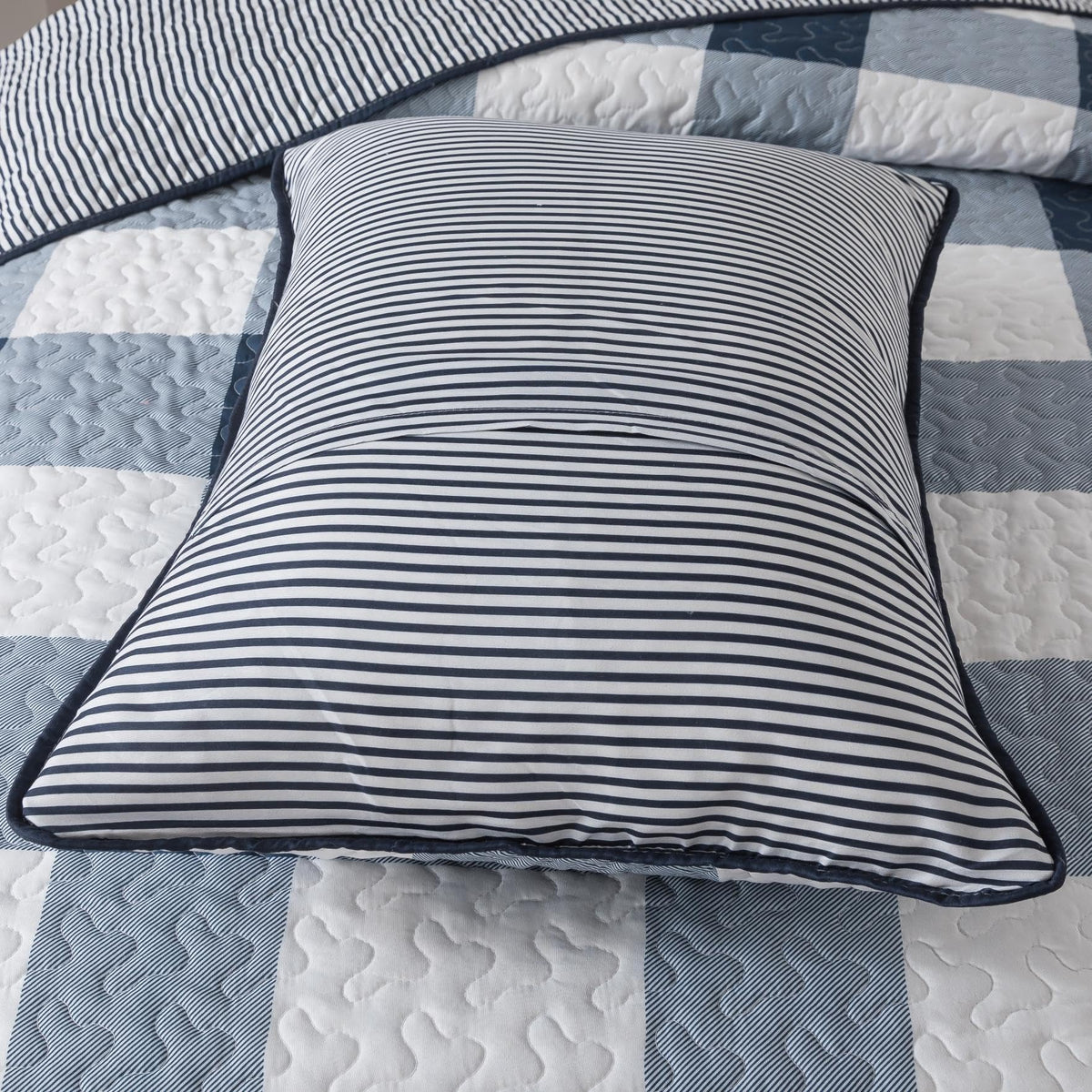 Blue and White Buffalo Plaid Quilt Set, 2 Shams, Check