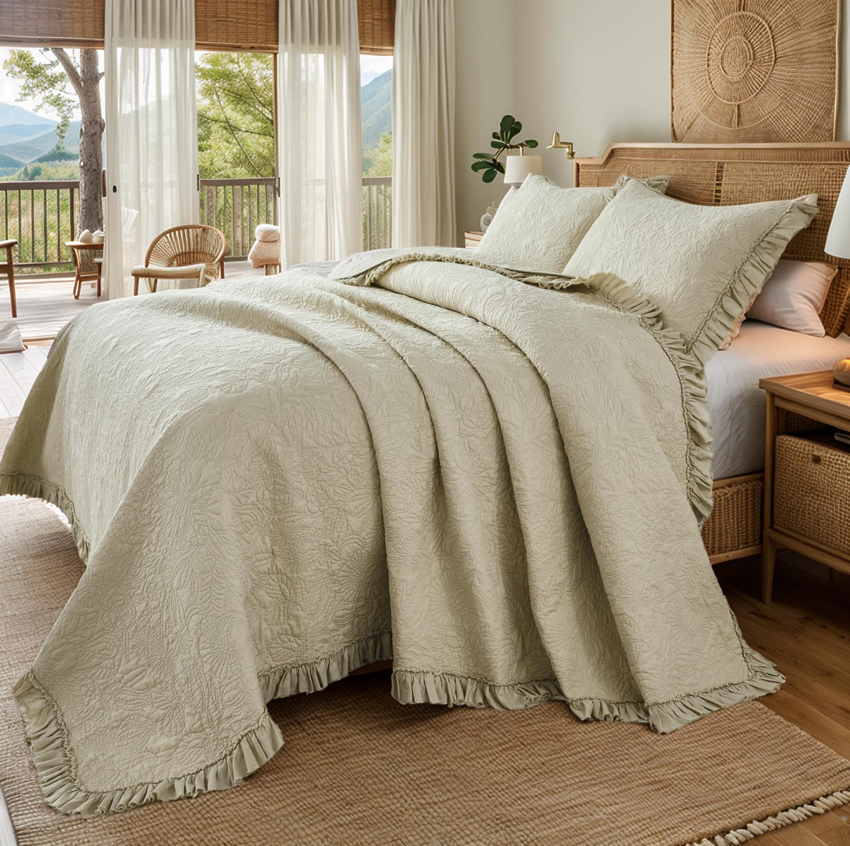 Beige Floral Quilt Set Cotton Ruffled Edge Quilt 3-Piece
