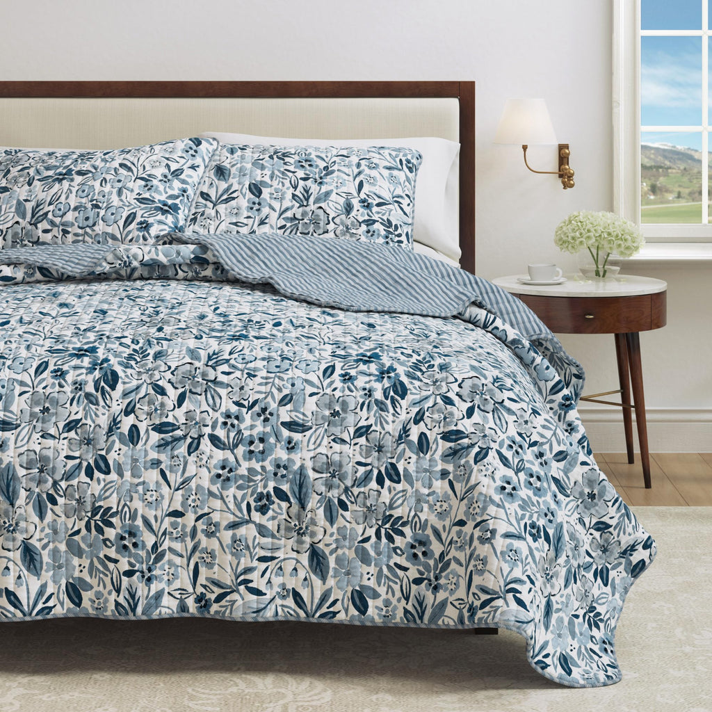 Floral Quilt Set - 3-Piece Size Coastal Bloom Bedding Set - Lightweight, All-Season, Reversible