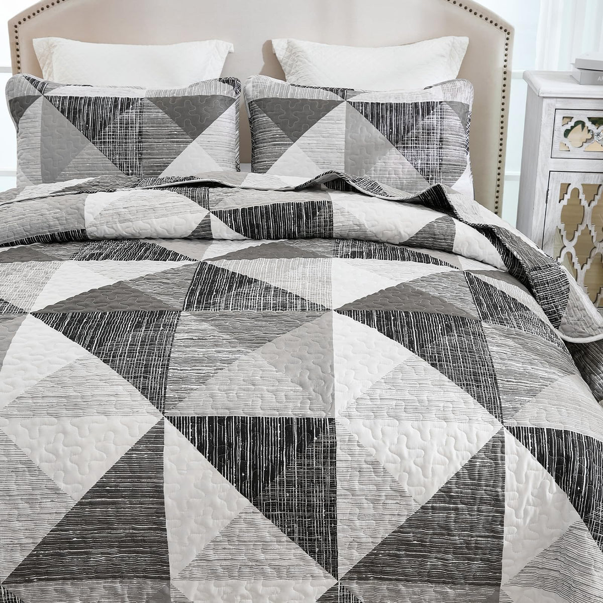 Patchwork Quilt Set Gray Geometric Bedspread 3 Pieces