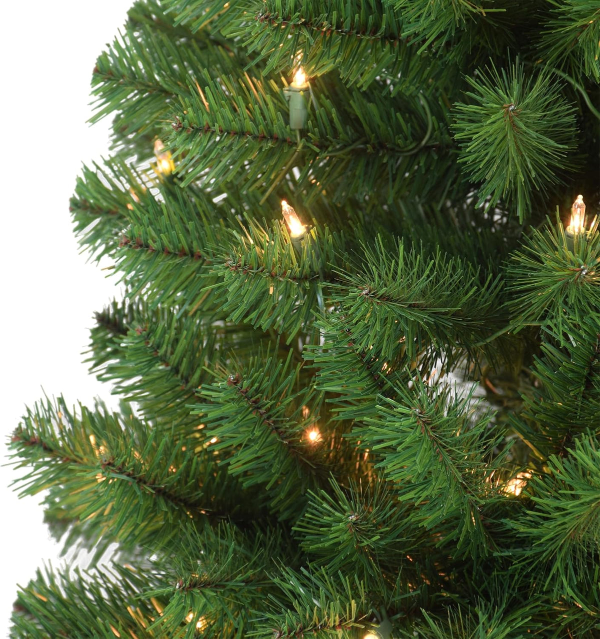 7.5 Foot Pre-Lit Northern Fir Artificial Christmas Tree with 500 Clear Lights, Green