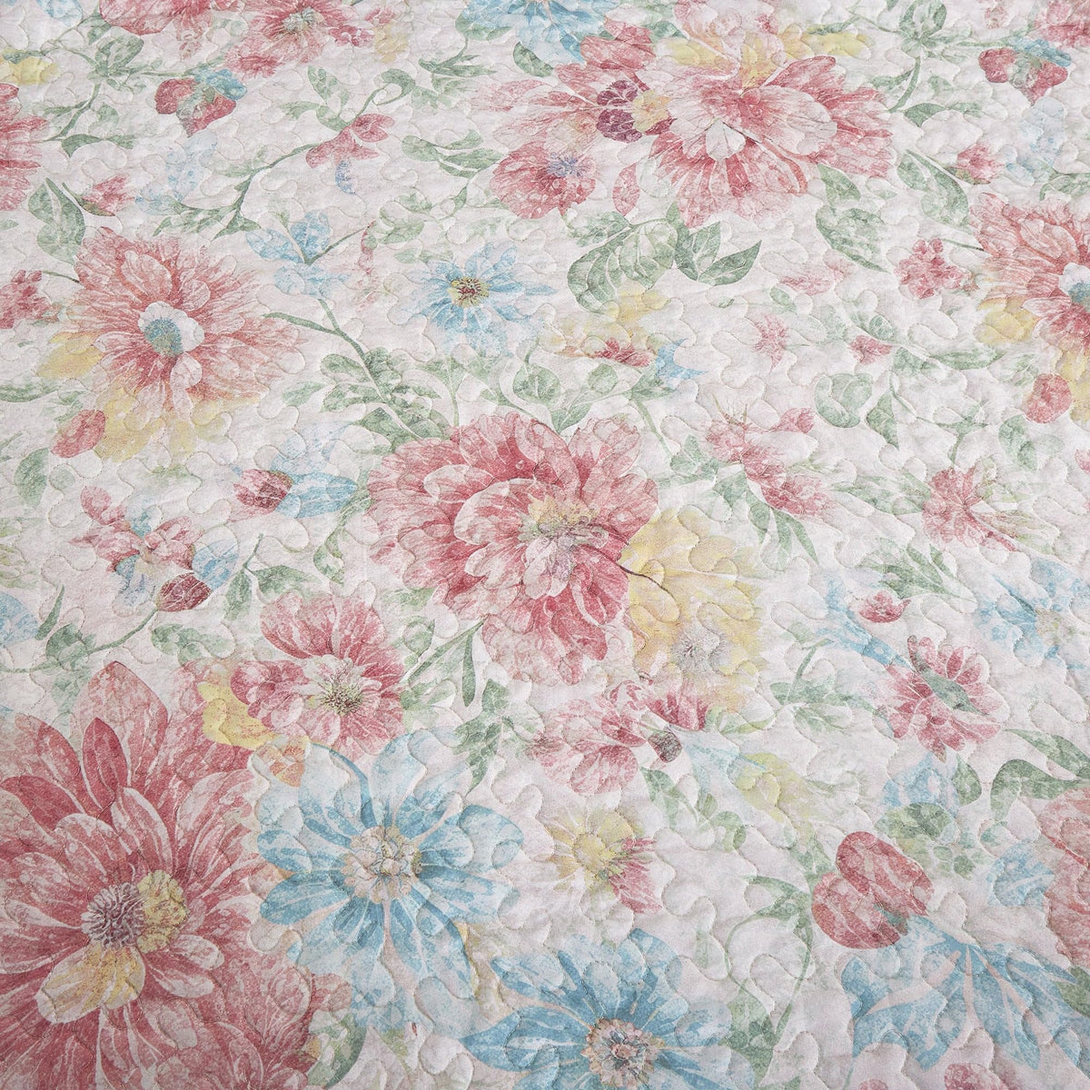 Farmhouse Floral Quilt Set, Lightweight Coverlet with Shams