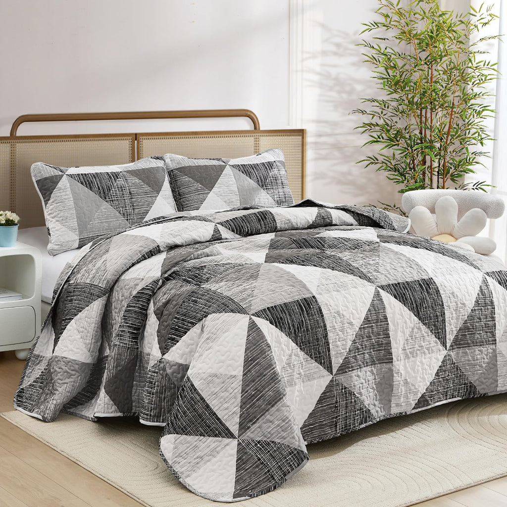 Patchwork Quilt Set Gray Geometric Bedspread 3 Pieces
