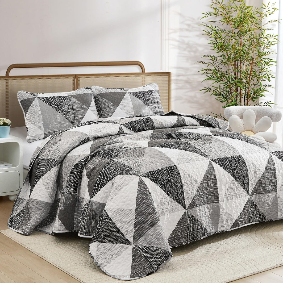 Patchwork Quilt Set Gray Geometric Bedspread 3 Pieces