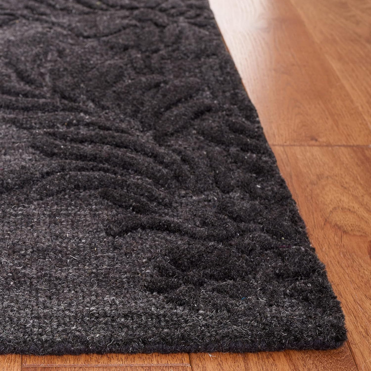 Area Rug - Jardin Collection - Large - Black, Handmade Wool, Ideal, Dining Space (JAR732H)